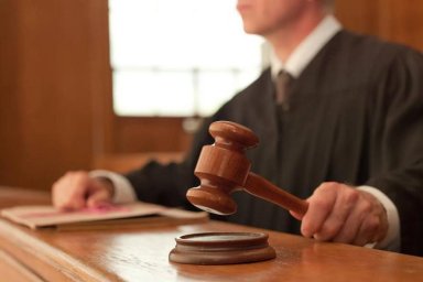 Финансовый спор перерос в скандал: Акимов судится с Розовой и Батовой из-за репутации